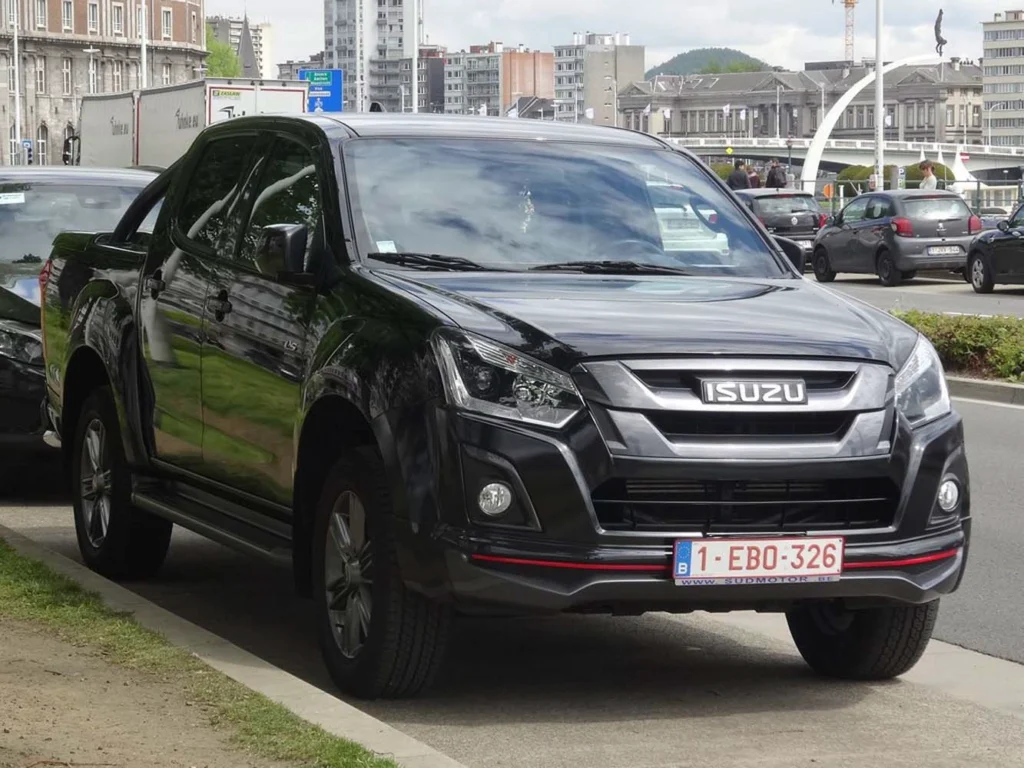 2017 black isuzu truck