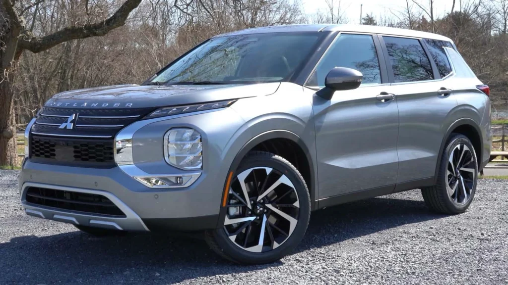2022 mitsubishi outlander SE silver