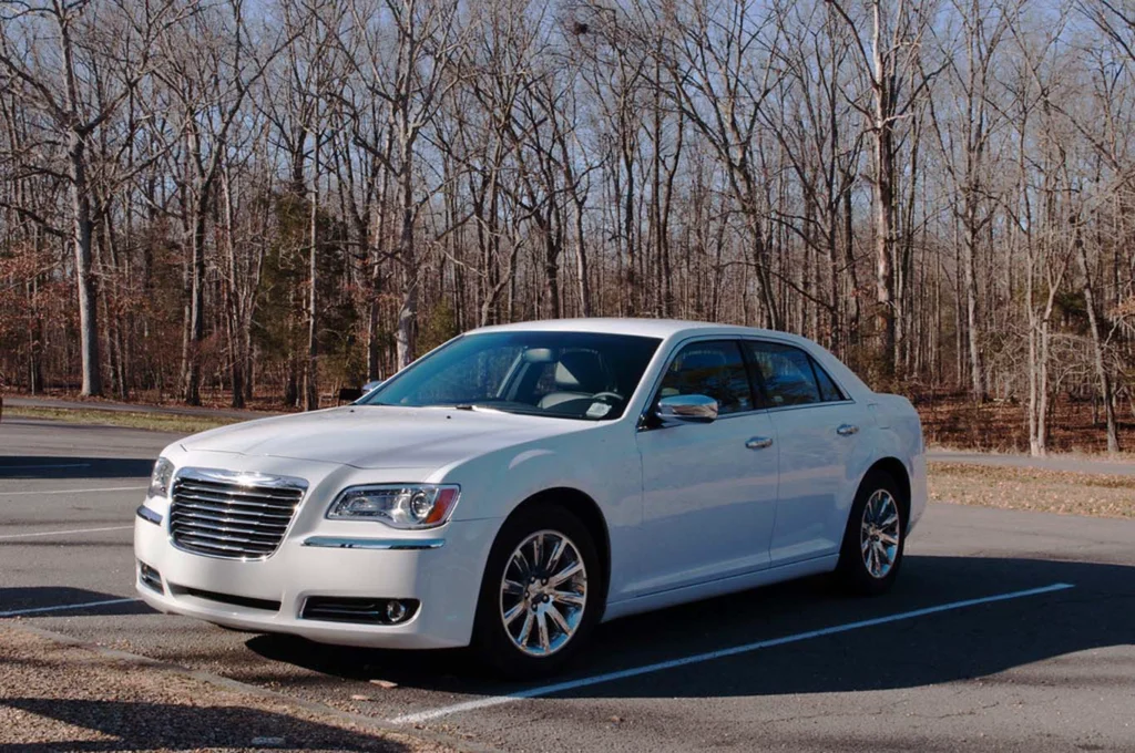 white Chrysler 300